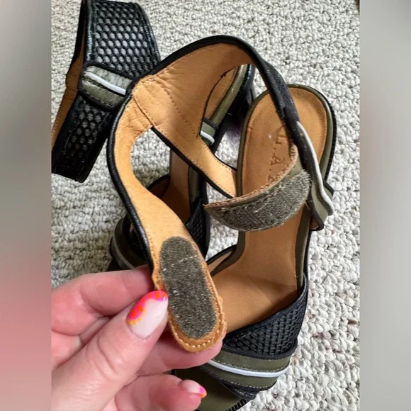 L.A.M.B. Sandals Carter Black and Green Translucent Heel 7.5 M - Picture 3 of 6